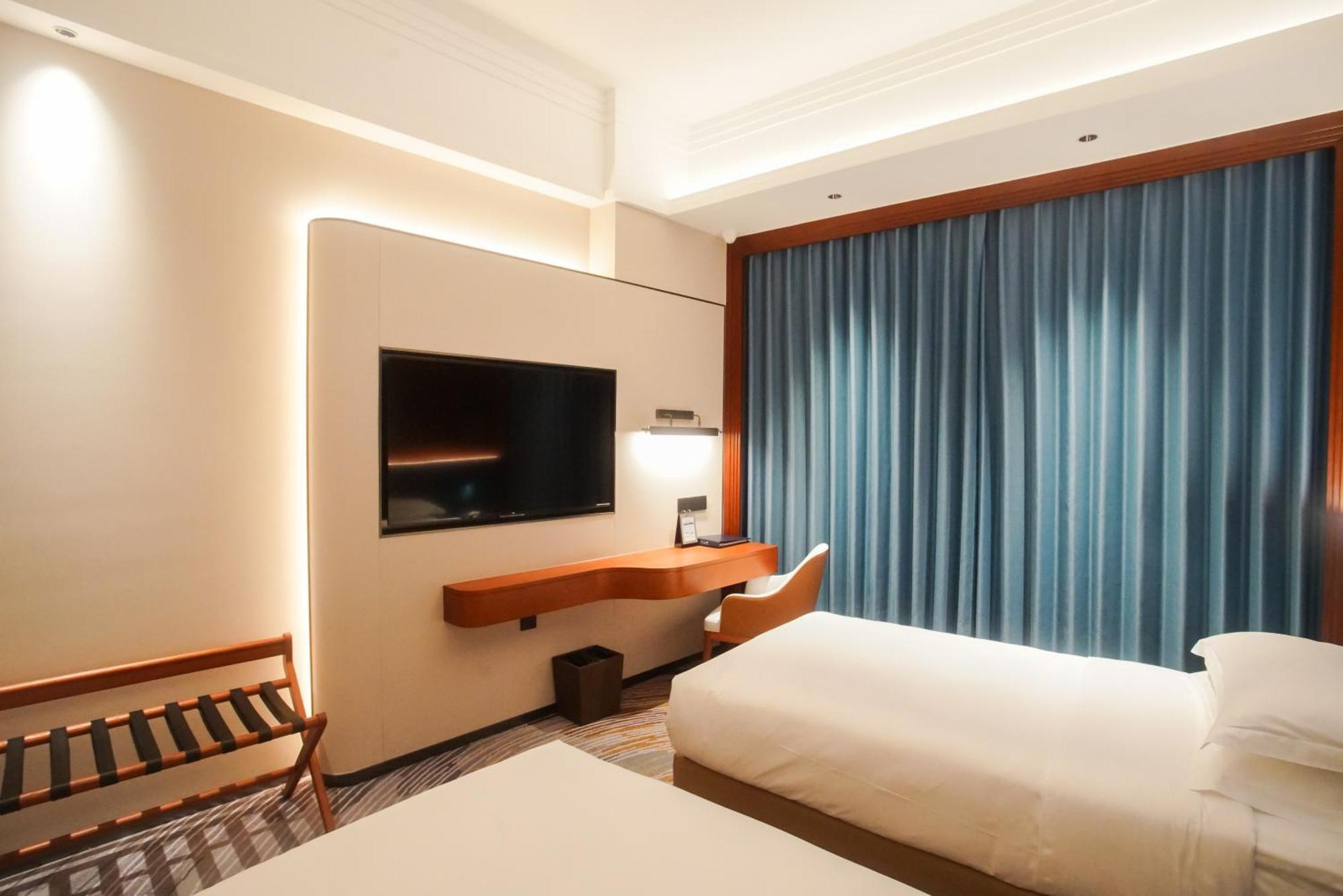 Ocean Hotel Guangzhou - Free Shuttle Bus To Canton Fair, Tao Jin Railway Station Exterior photo
