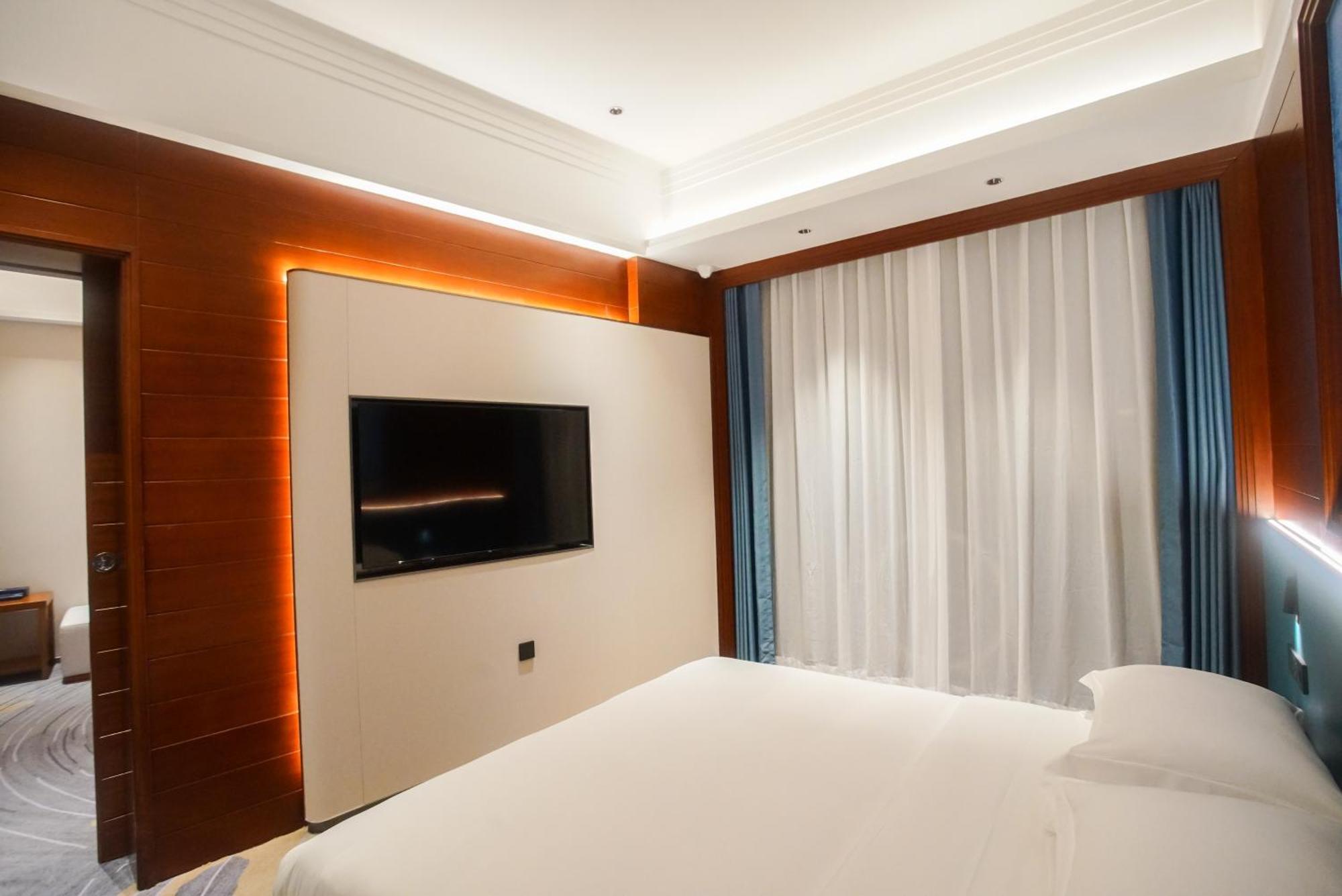 Ocean Hotel Guangzhou - Free Shuttle Bus To Canton Fair, Tao Jin Railway Station Exterior photo
